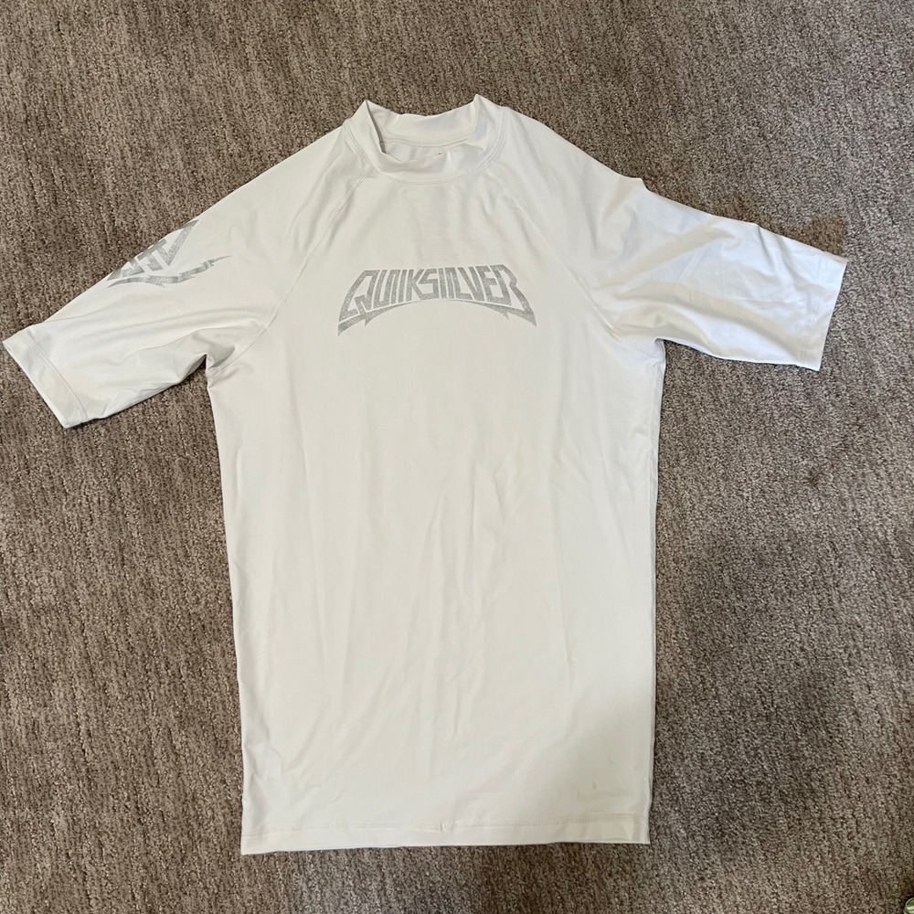 Quiksilver White Short Sleeve Rash Guard Metallic Silver Logo Size Large